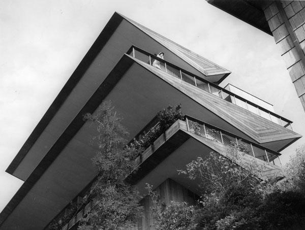 Man Ray exterior